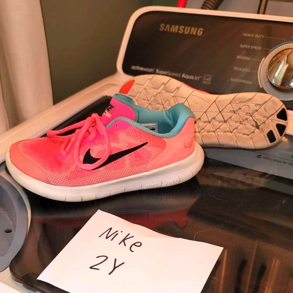 Nike girl shoes